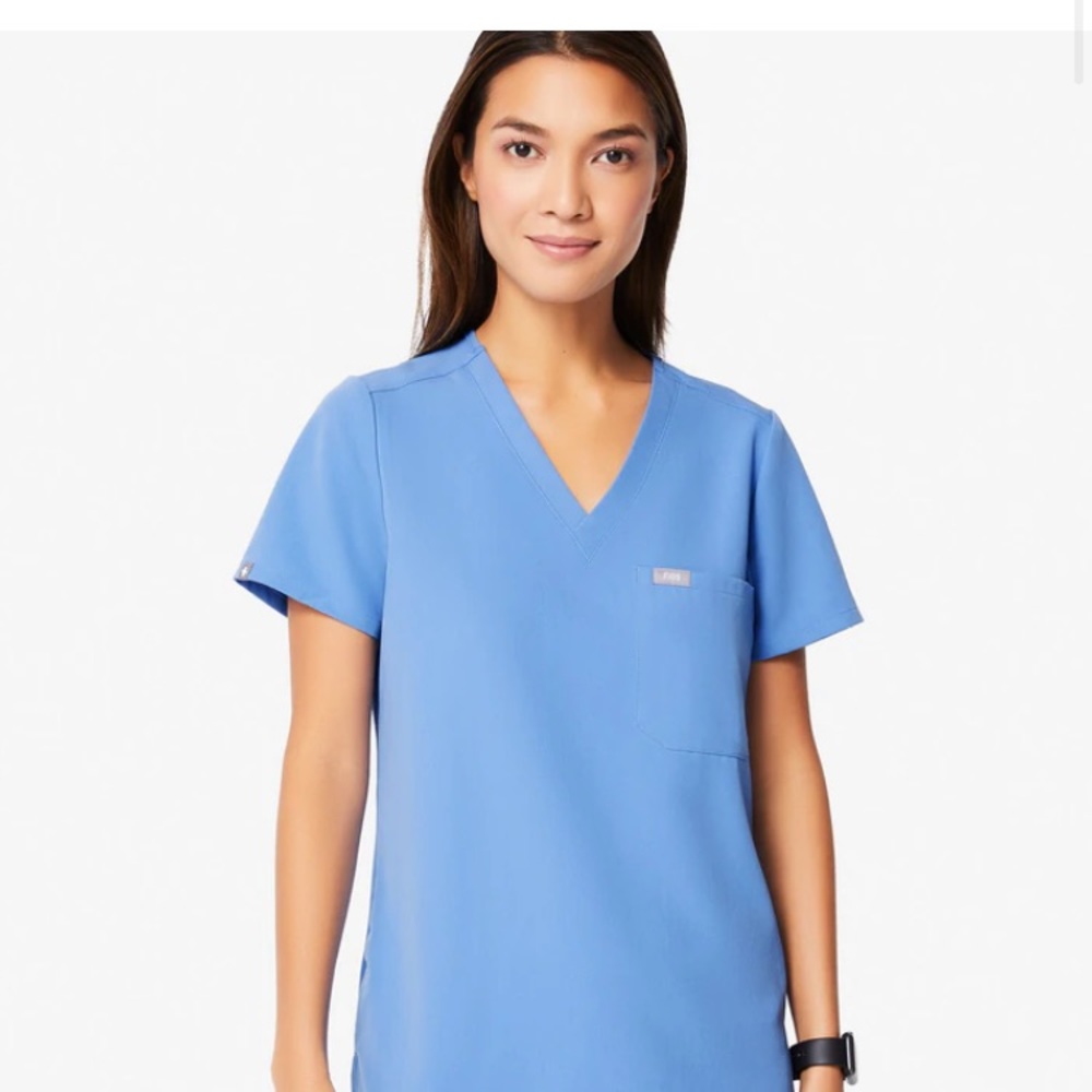 EUC Figs Catarina one-pocket scrub top